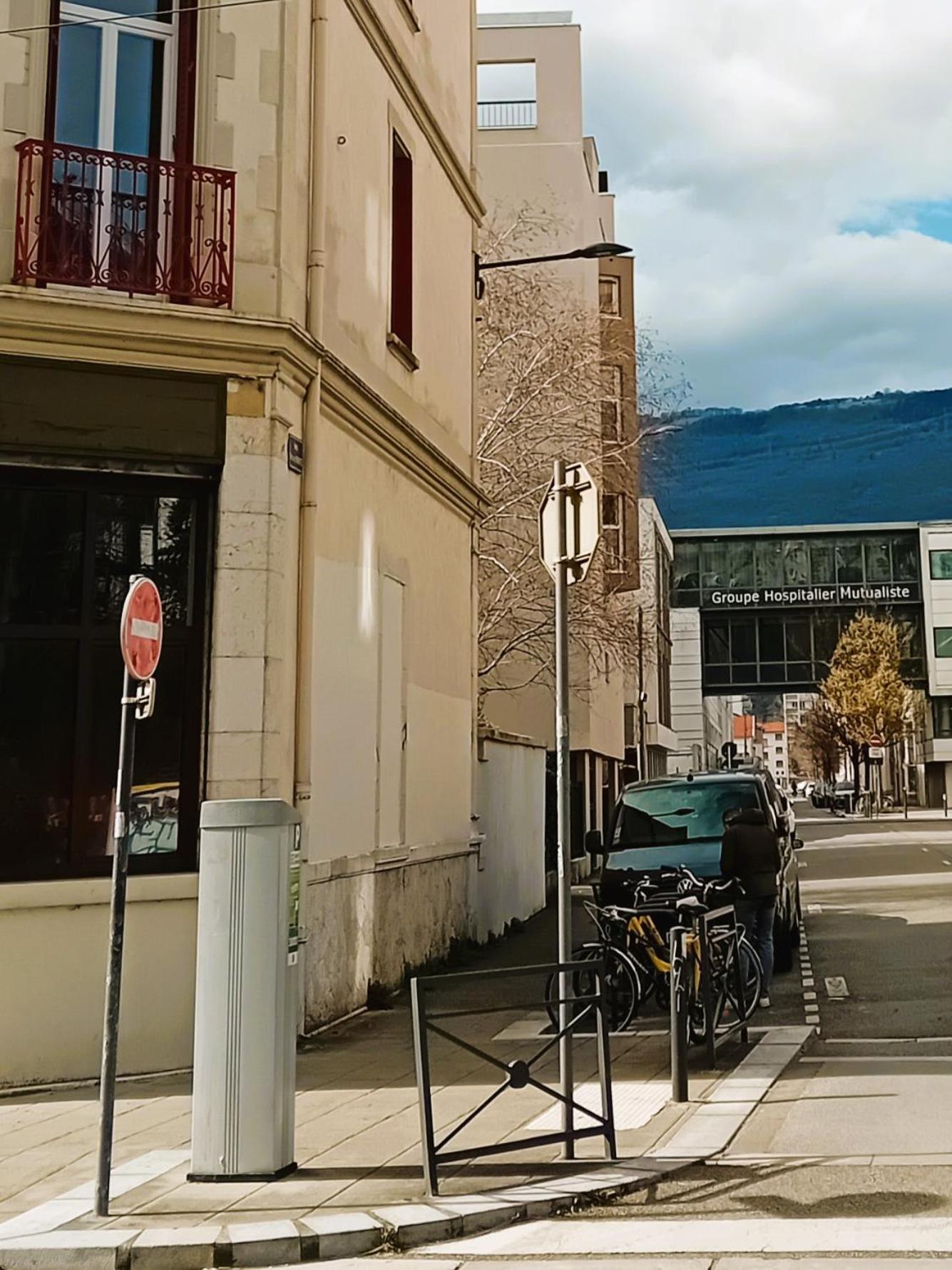 102 - Appart Renove Avec Grand Salon Et 1 Chambre - Tram Et Clinique Mutualiste A 1 Min Γκρενόμπλ Εξωτερικό φωτογραφία